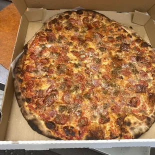 18" Thin Meatzza Pie