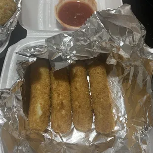 LM. 5 Mozzarella Sticks