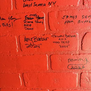 Taiwan &amp; Amy signed the wall