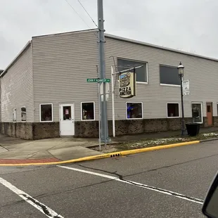 a view of the outside of a restaurant