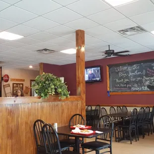 Nice place. Basic pizza but good. Nice atmosphere. Got pool tables.and video games in back