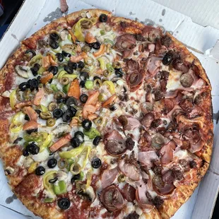 1/2 vege, 1/2 meat lovers pizza