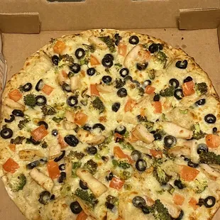 Medium Creamy Garlic Chicken Pizza (minus mushrooms because I hate mushrooms)