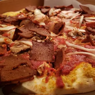 Vegan 12&quot; ($22) w/rinotta cheese, mushrooms, onion, Herbivorous Butcher bacon. Fabulous.