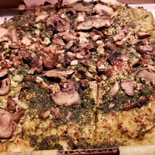 10&quot; w/bianca sauce, rinotta vegan cheese, wild mushrooms &amp; garlic ($19.49). Expensive but tasty.