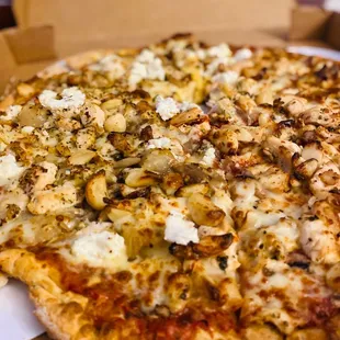 Spanish chicken pizza
