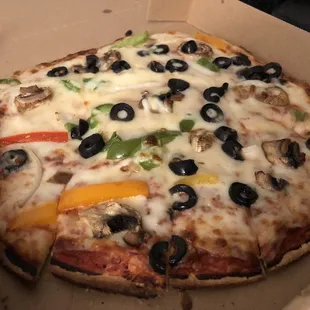 11/30/2021 - wifey's small veggie pizza... as usual! She loves the thin crust.