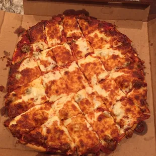 Cheese and toppings to the edge and beyond.  Absolutely no skimping on anything.