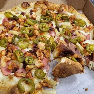 Hawaiian BBQ pizza with jalapeños