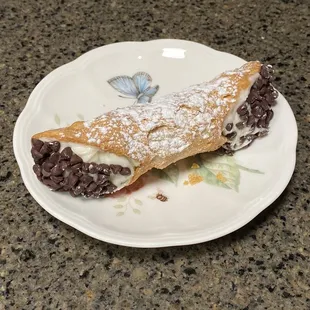 Huge Family 4 Pack of huge Cannolis