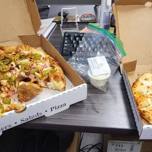 Small Hawaiian BBQ pizza w/ jalapeños and cheesy garlic bread