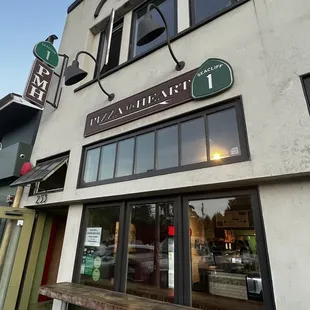 the outside of a restaurant