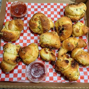 8/12/22 Garlic Knots - Tomato Sauce