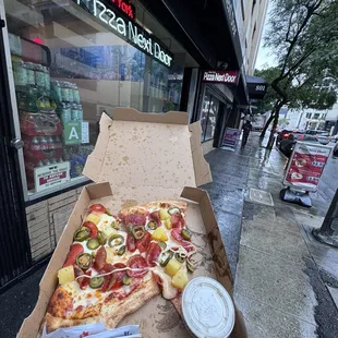 Pepperoni/Jalapeño/pineapple