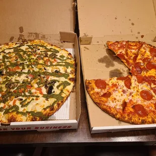 Chicken pesto alfredo pizza and pepperoni pizza