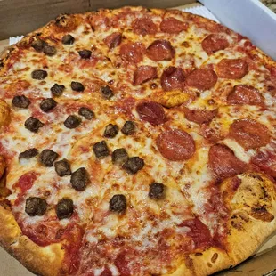 Large 1/2 sausage 1/2 pepperoni