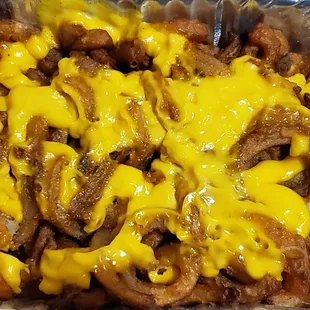 One order of curlyfries with cheese!