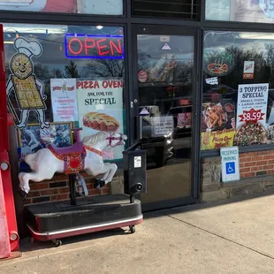 the front of a pizza restaurant