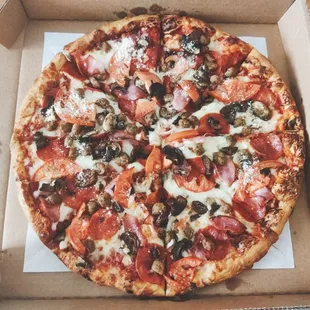 meat lovers pizza with tomato and mushroom