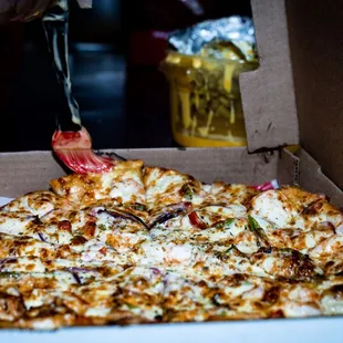 YUMMY JERK CHICKEN PIZZA