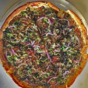 Pizza Palazzo.  "Ultra" supreme, deep dish pan pizza.  Our 2nd pizza.