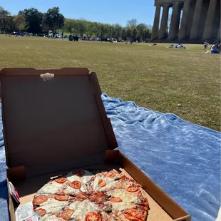 Great pizza and ready quickly. Good service.