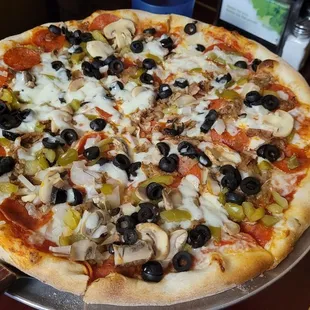 Paradisos Supreme Pizza