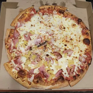 Large Half-Cheese Half-Hawaiian Pizza