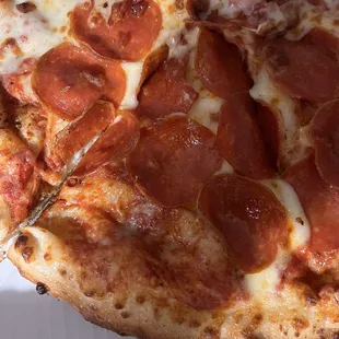 Up close pic of the pepperoni and crust!