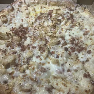 Bacon chicken ranch pizza