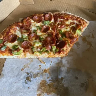 Pepperoni pizza with green peppers
