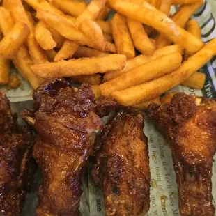 food, bbq wings, fried chicken wings, chicken wings and fried chicken, poultry, chicken wings, chicken, bbq chicken, fried chicken