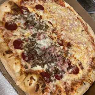 Half meat lovers, half Hawaiian.. appreciate the amount of toppings but also no seasoning and a bit undercooked.