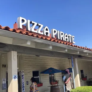 Pizza Pirate... off the port bow!