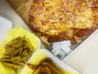 Family Pizza & Cocktail Lounge