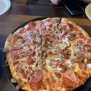 All meat pizza very good. Great crust.
