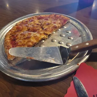Bussing cheese pizza