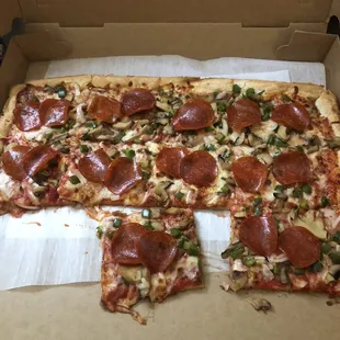 Old Style Harry&apos;s pizza