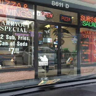 No one is gonna rob this place lol.