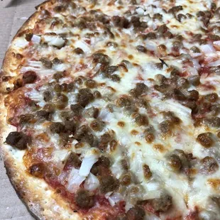 Crispy Thin Crust Pizza with Italian Sausage and Onions (close-up!!!)