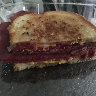 A corn beef sandwich