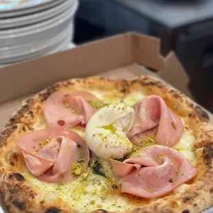 Burrata pizza