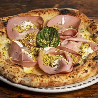 Mortadella e stracciatella pizza