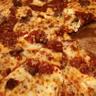 Special order LASAGNA PIZZA made for my husband and I. We told her we&apos;d had one in Nashville, she went in the back, and wa la! Perfection.
