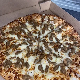 14 inch pizza with sausage, onion, garlic, and no sauce! It was great!