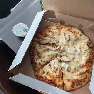 The Wing Shuttle Pizza /w Buttermilk Ranch