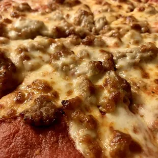 Meatball thin crust pizza