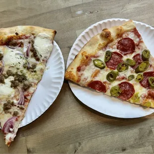 Pepperoni &amp; mushroom meatball &amp; ricotta slice with onions