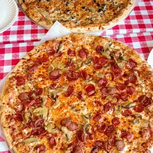 Old world pepperoni &amp; mushroom Black olive &amp; mushroom