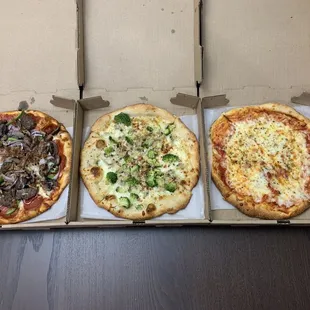 Pizza Stop Combo, Happy as a Clam Pizza w/ white sauce, cheese pizza.